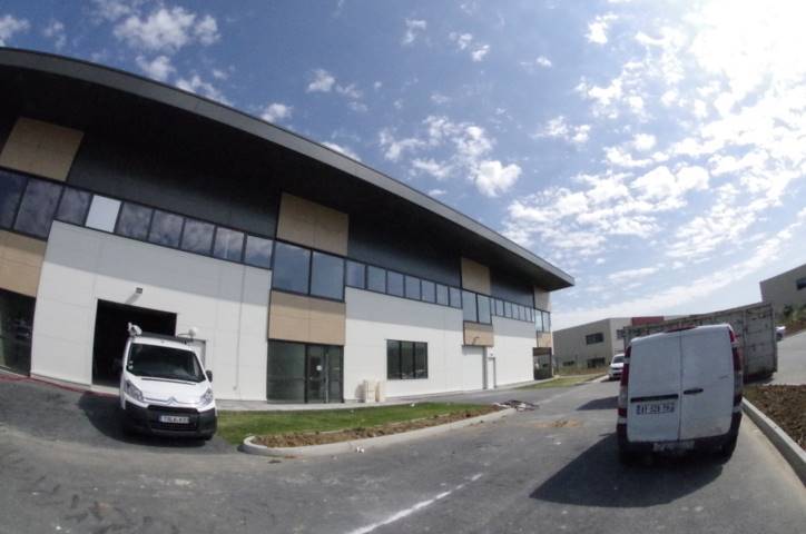 Local industriel  - 417m² - BUSSY ST GEORGES