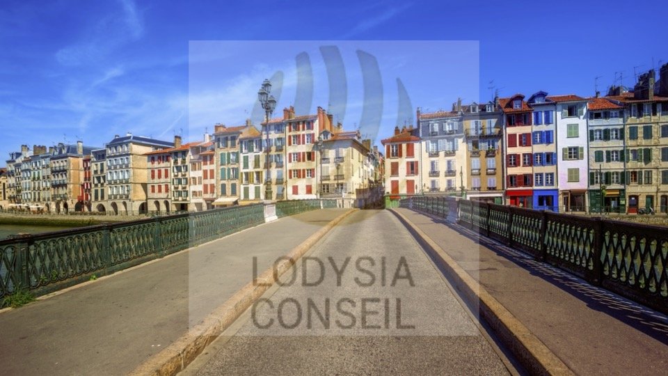 BAYONNE - Local commercial - 237 600 €