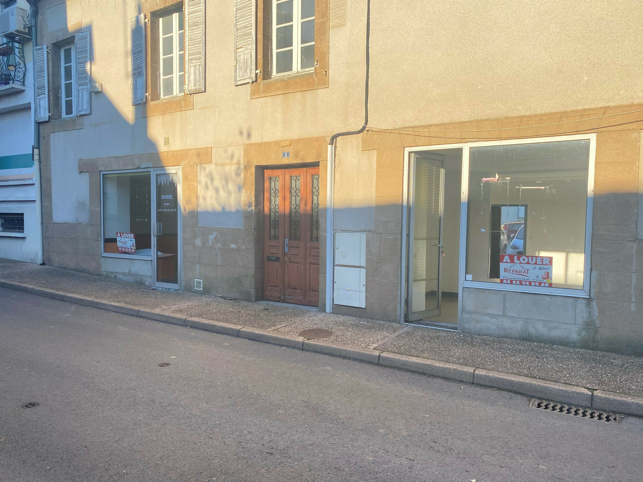 Local commercial  - 79m² - OBJAT