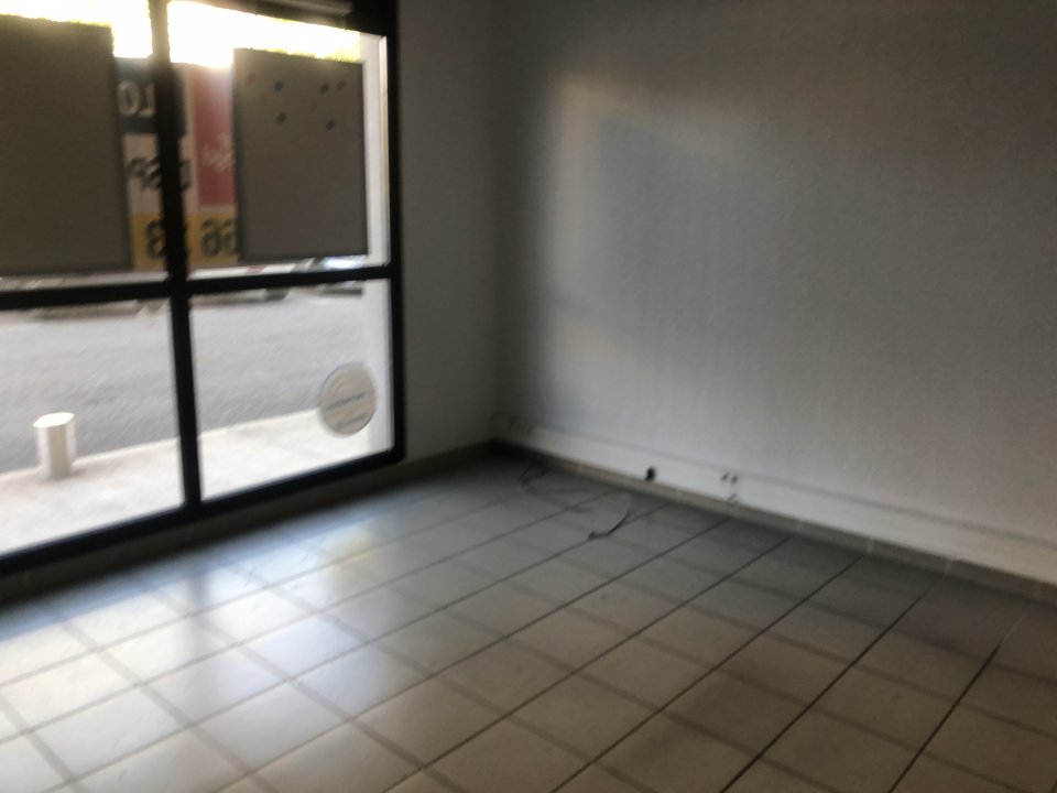 Local commercial  - 445m² - NIMES
