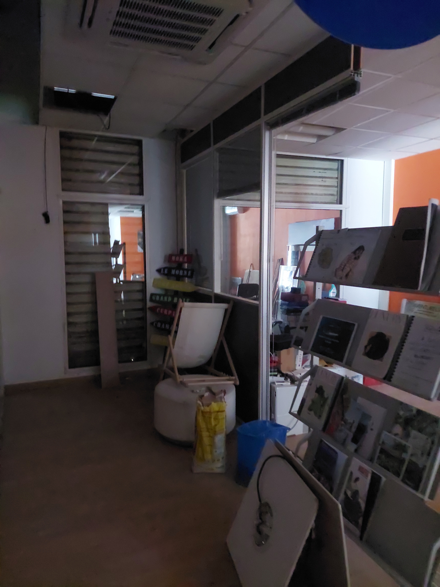 Local commercial  - 76m² - ST PIERRE