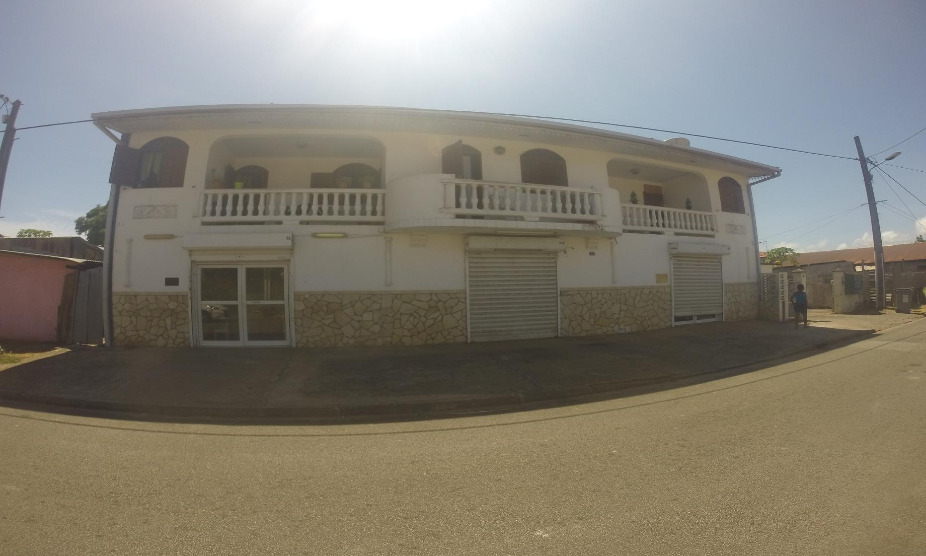 Local commercial  - 60m² - CAYENNE