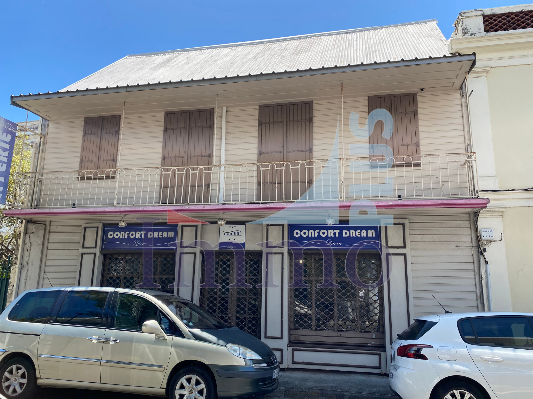 Local commercial  - 211m² - ST DENIS