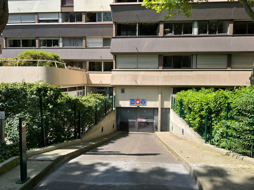 Parking  - PARIS  - 20ème