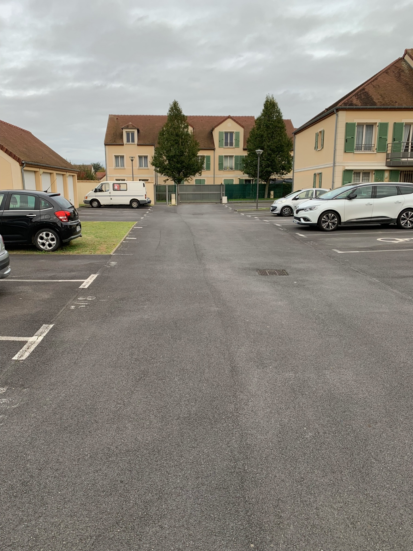 Parking  - COULOMMIERS