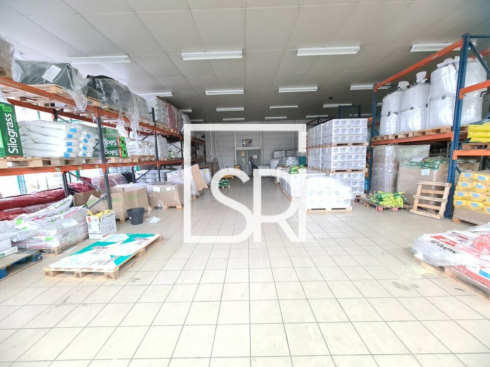 Local industriel  - 927m² - THIERS