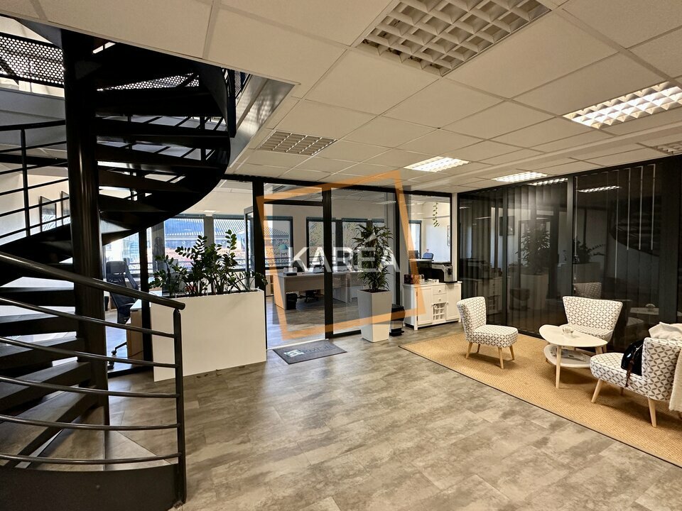 Local Professionnel  - 380m² - SERRIS