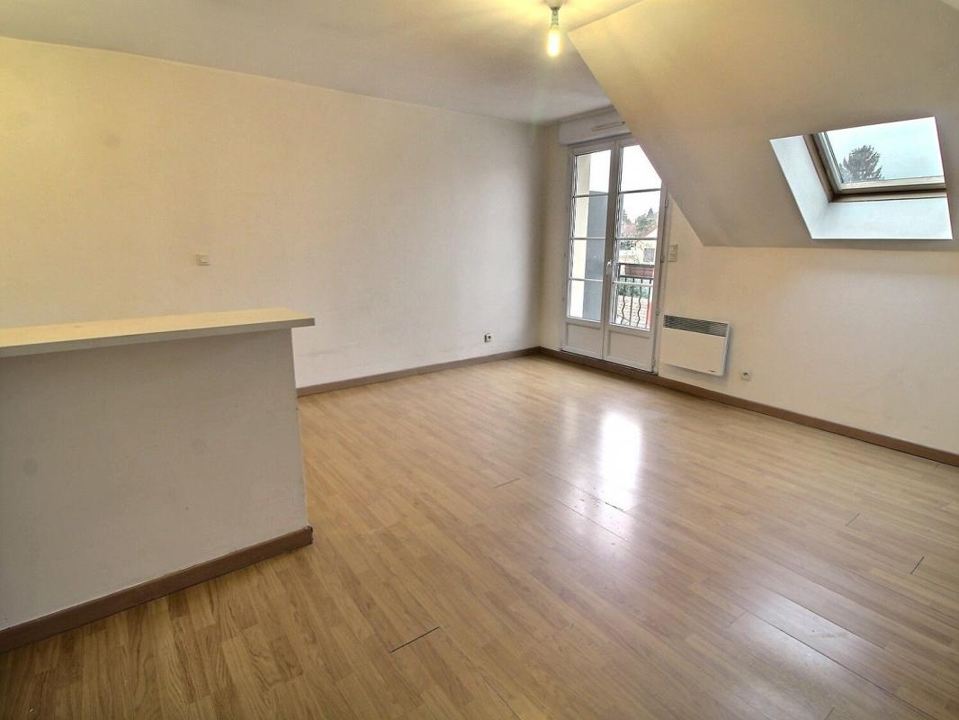 Appartement 3 pièces - 64m² - CLAYE SOUILLY
