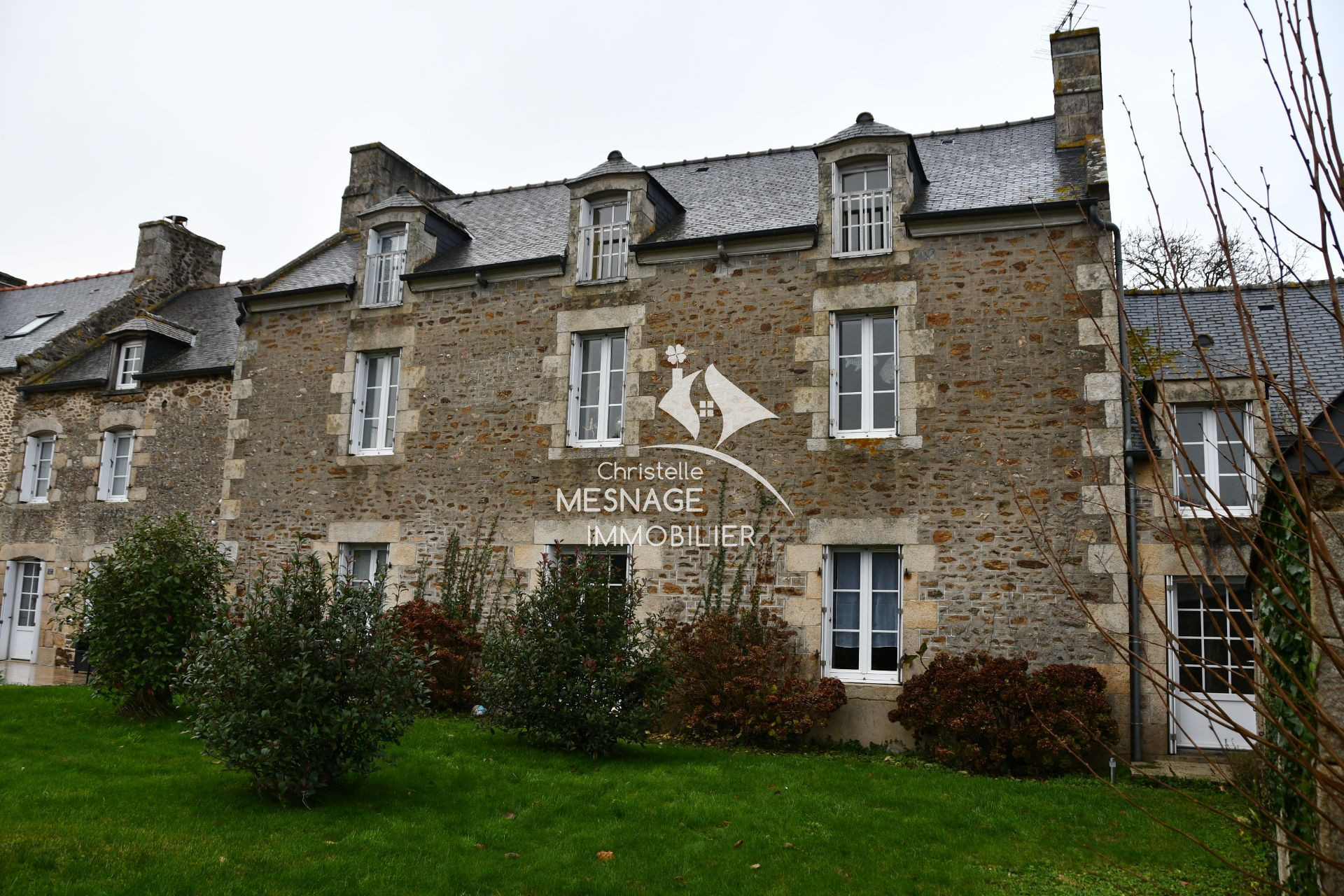 Local commercial  - 230m² - DINAN