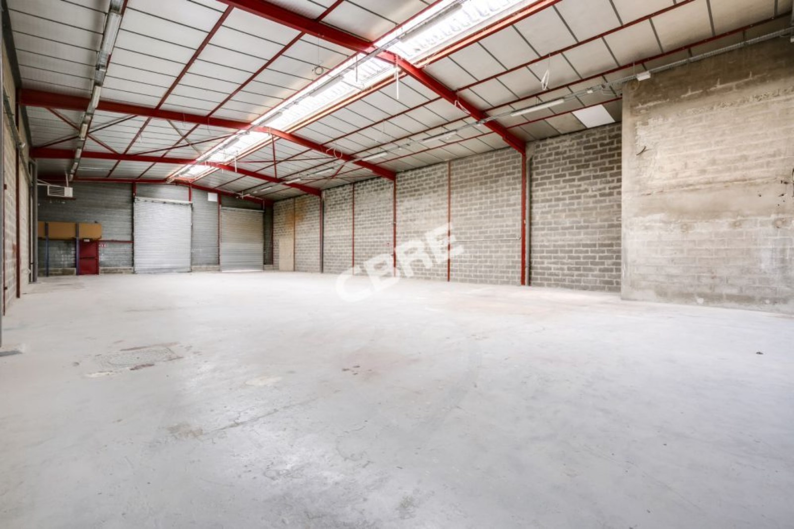 Local industriel  - 924m²