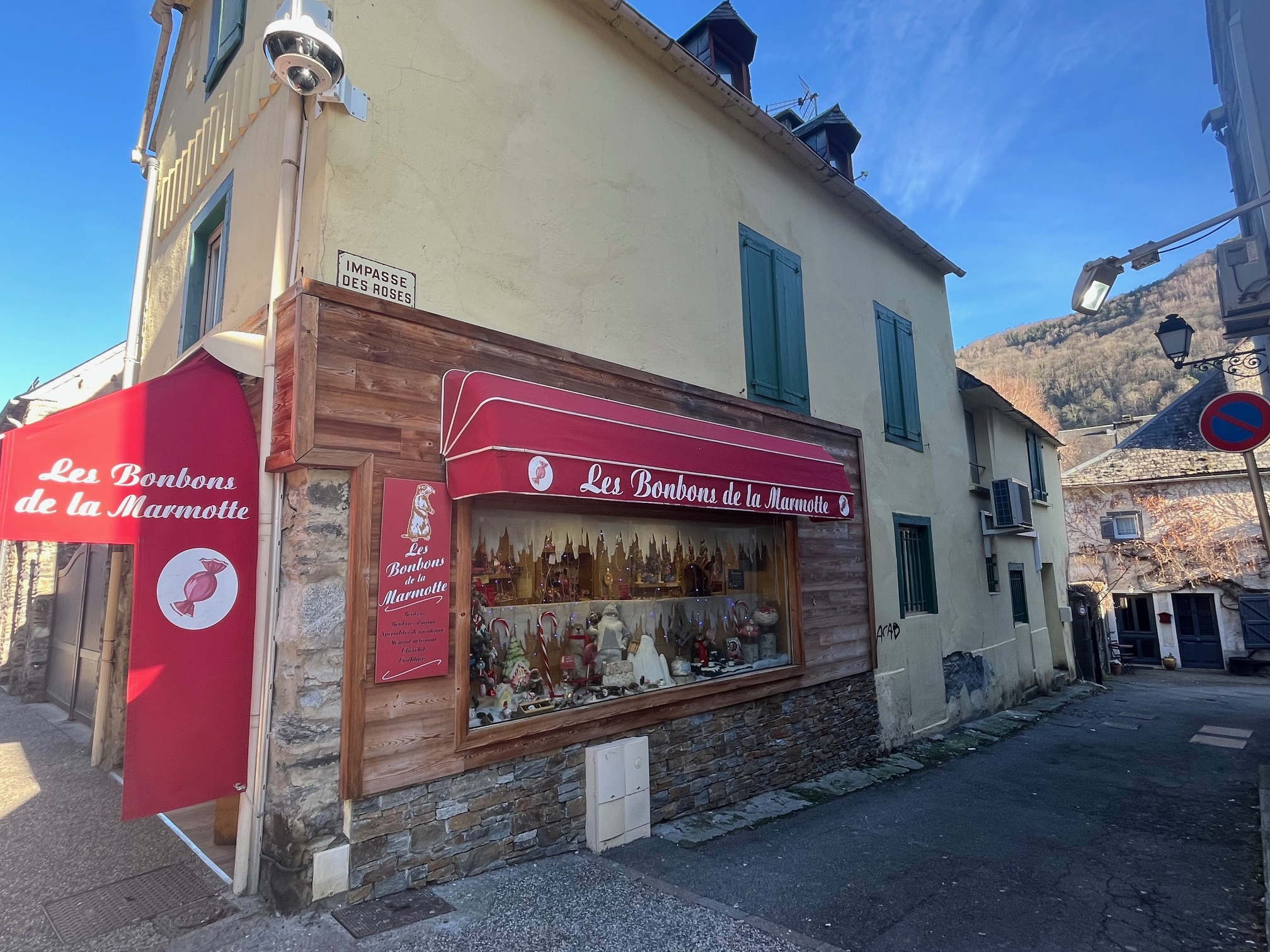 Local commercial  - 100m² - ST LARY SOULAN