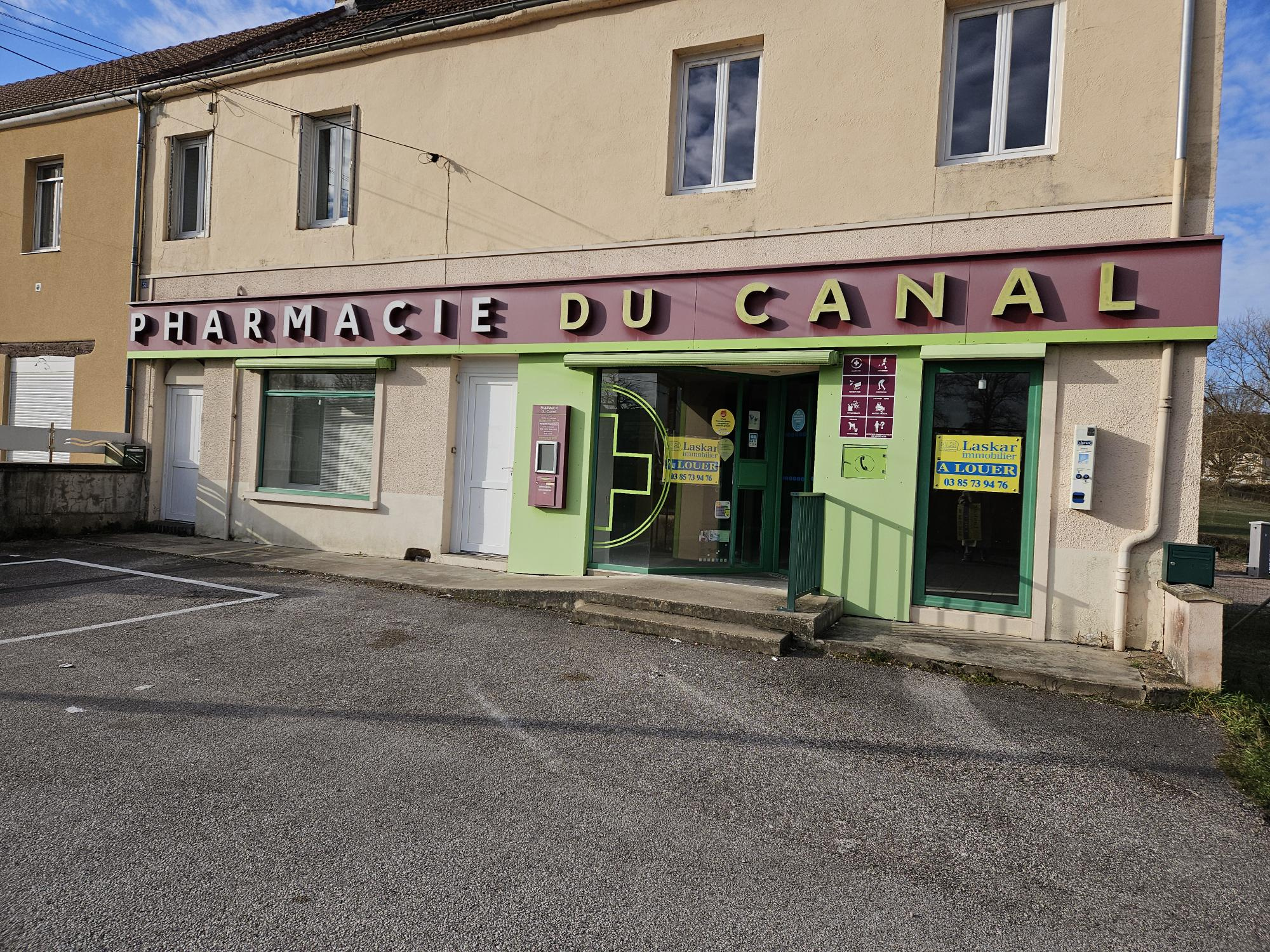 Local commercial  - 105m² - ECUISSES