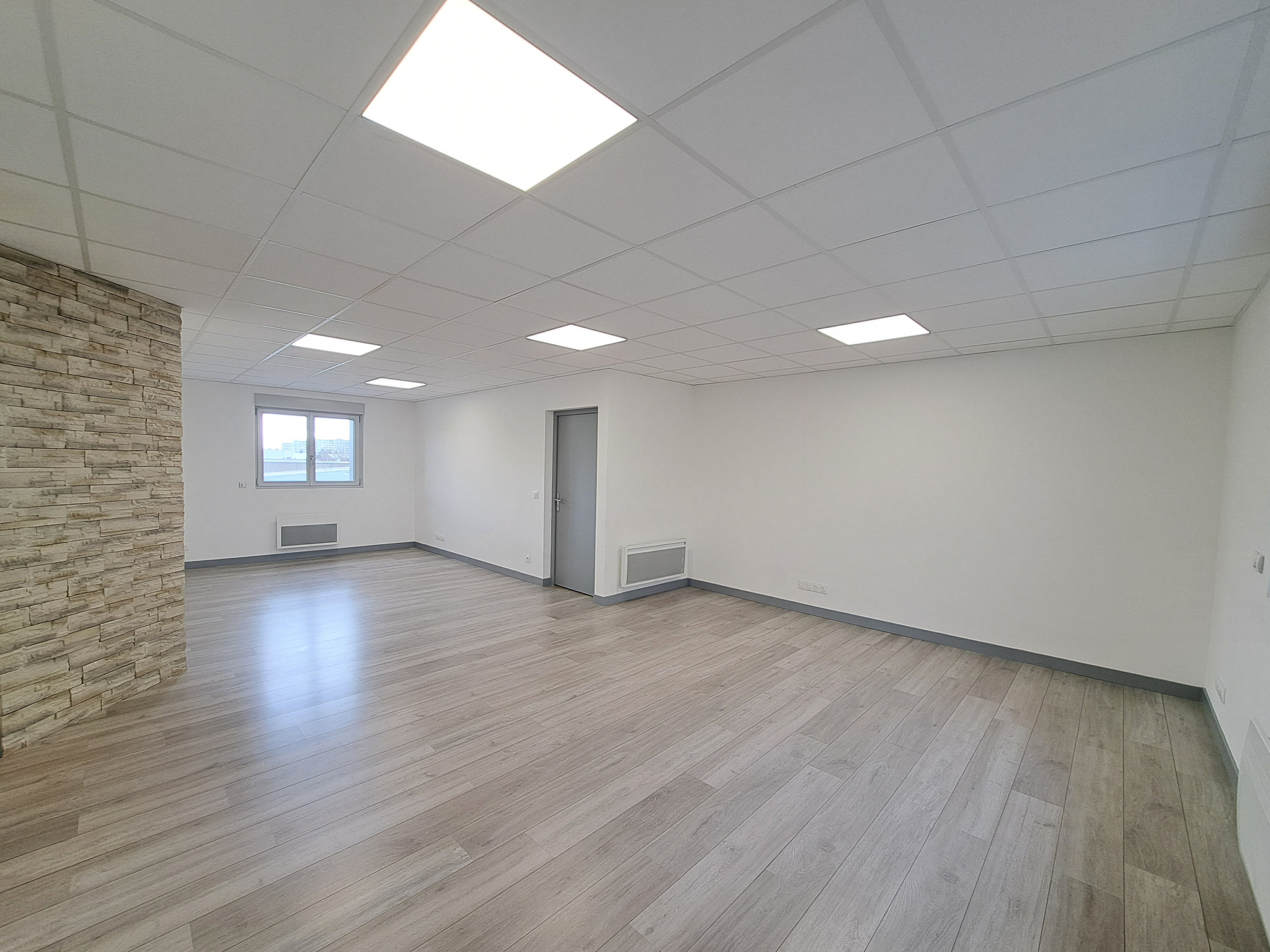Local Professionnel  - 67m² - TROYES