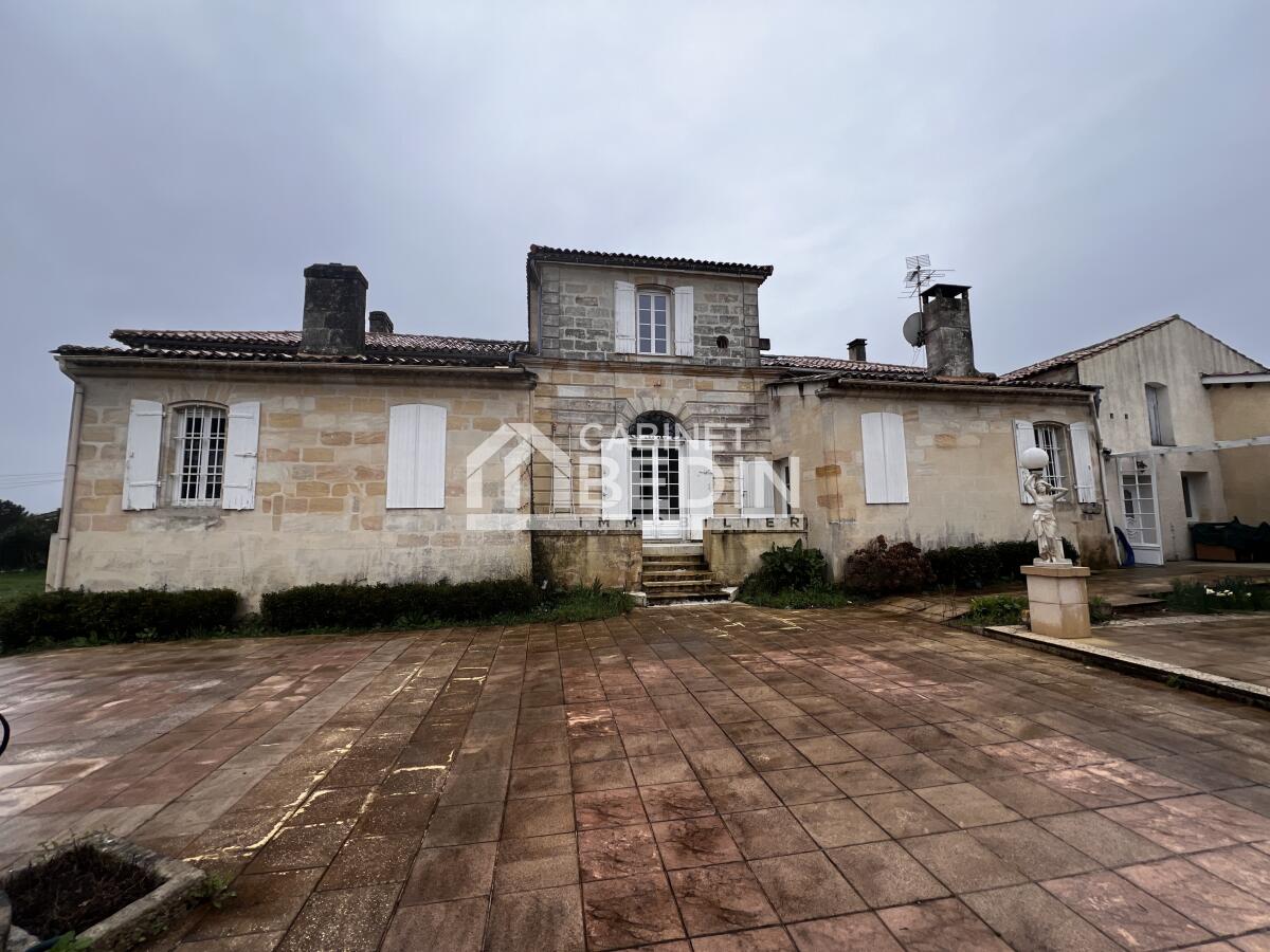 Maison 42 pièces - 490m² - AMBARES ET LAGRAVE