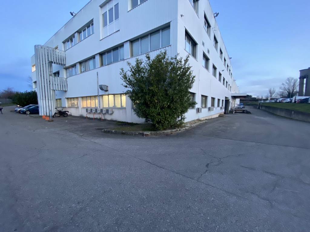 Local industriel  - 1 600m² - RILLIEUX LA PAPE