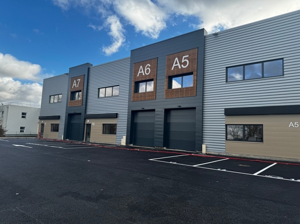 Local industriel  - 1 603m² - BUSSY ST GEORGES