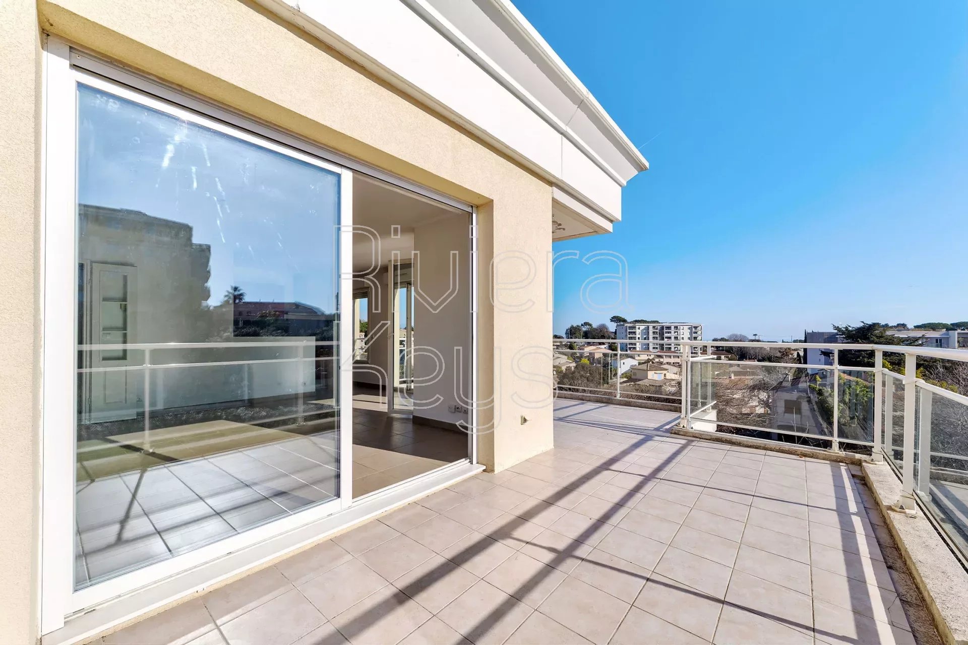 Appartement 3 pièces - 64m² - ANTIBES