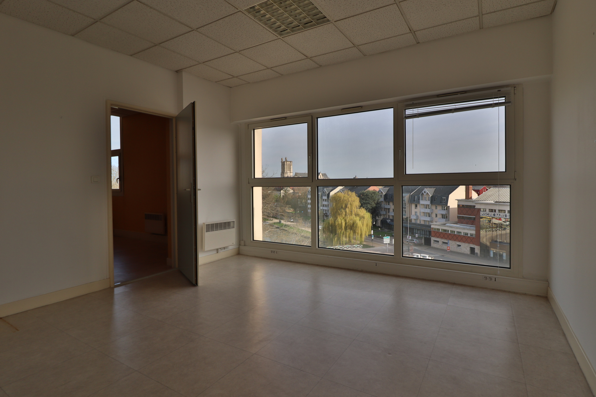 Local Professionnel  - 254m² - TROYES