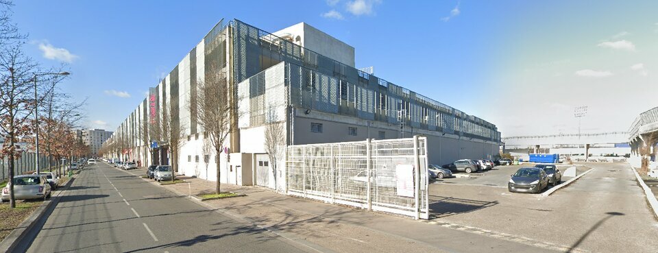 Local industriel  - 630m² - VAULX EN VELIN