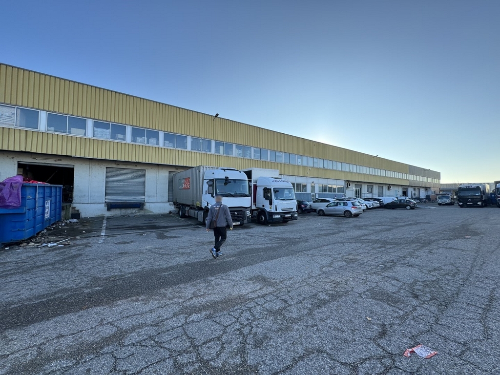 Local industriel  - 4 500m² - VAULX EN VELIN