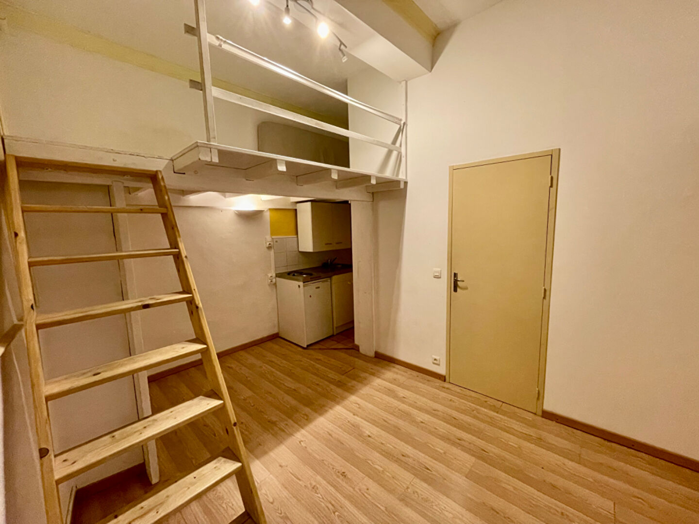 Appartement 1 pièce - 15m² - NIMES
