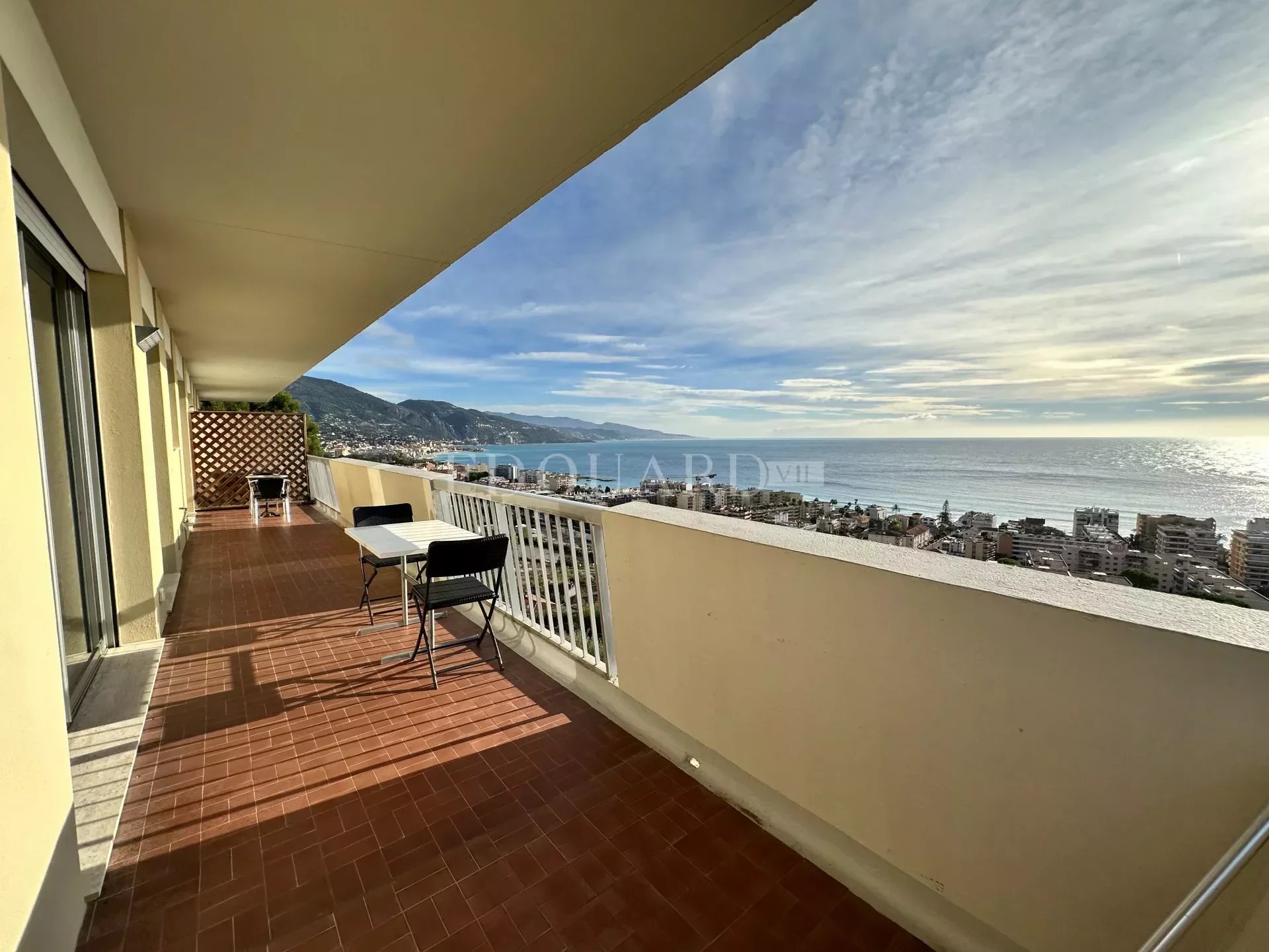 Appartement 2 pièces - 56m² - ROQUEBRUNE CAP MARTIN