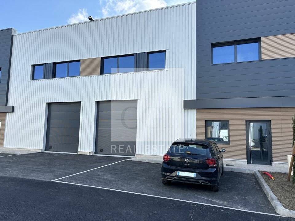 Local industriel  - 235m² - LA TOUR DE SALVAGNY