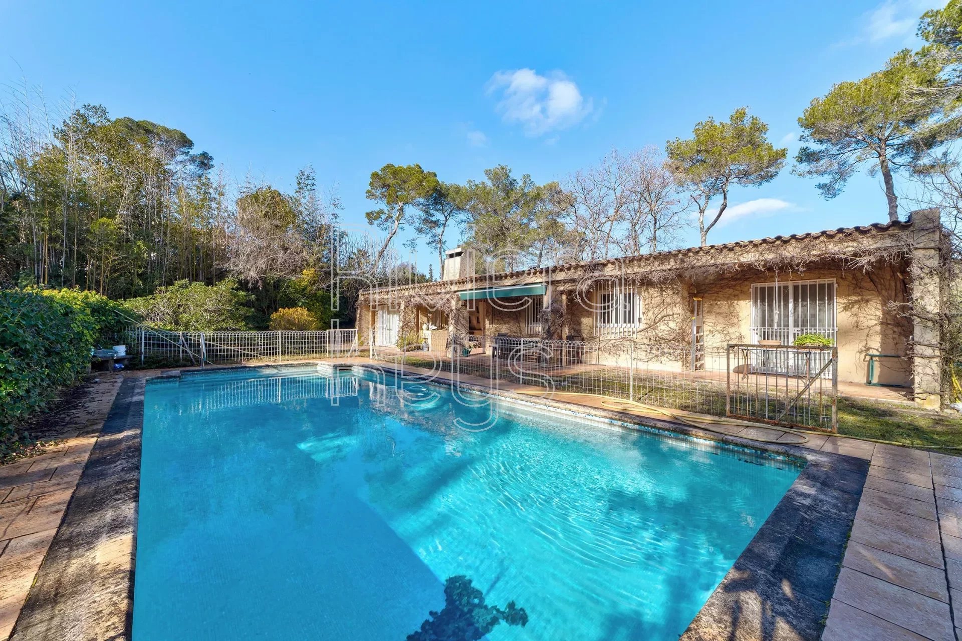 Maison 8 pièces - 164m² - MOUGINS