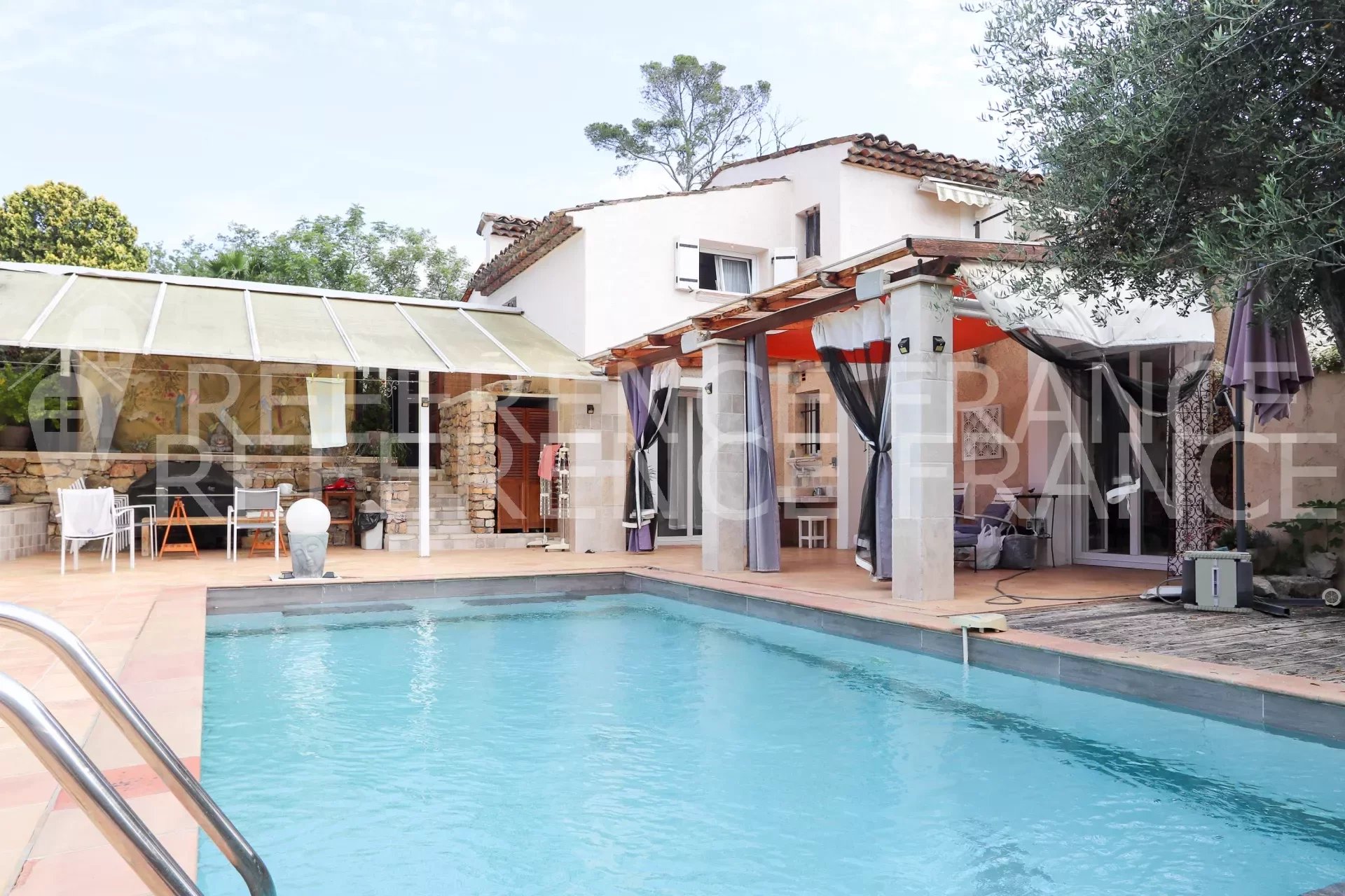 Maison 12 pièces - 226m² - MOUGINS