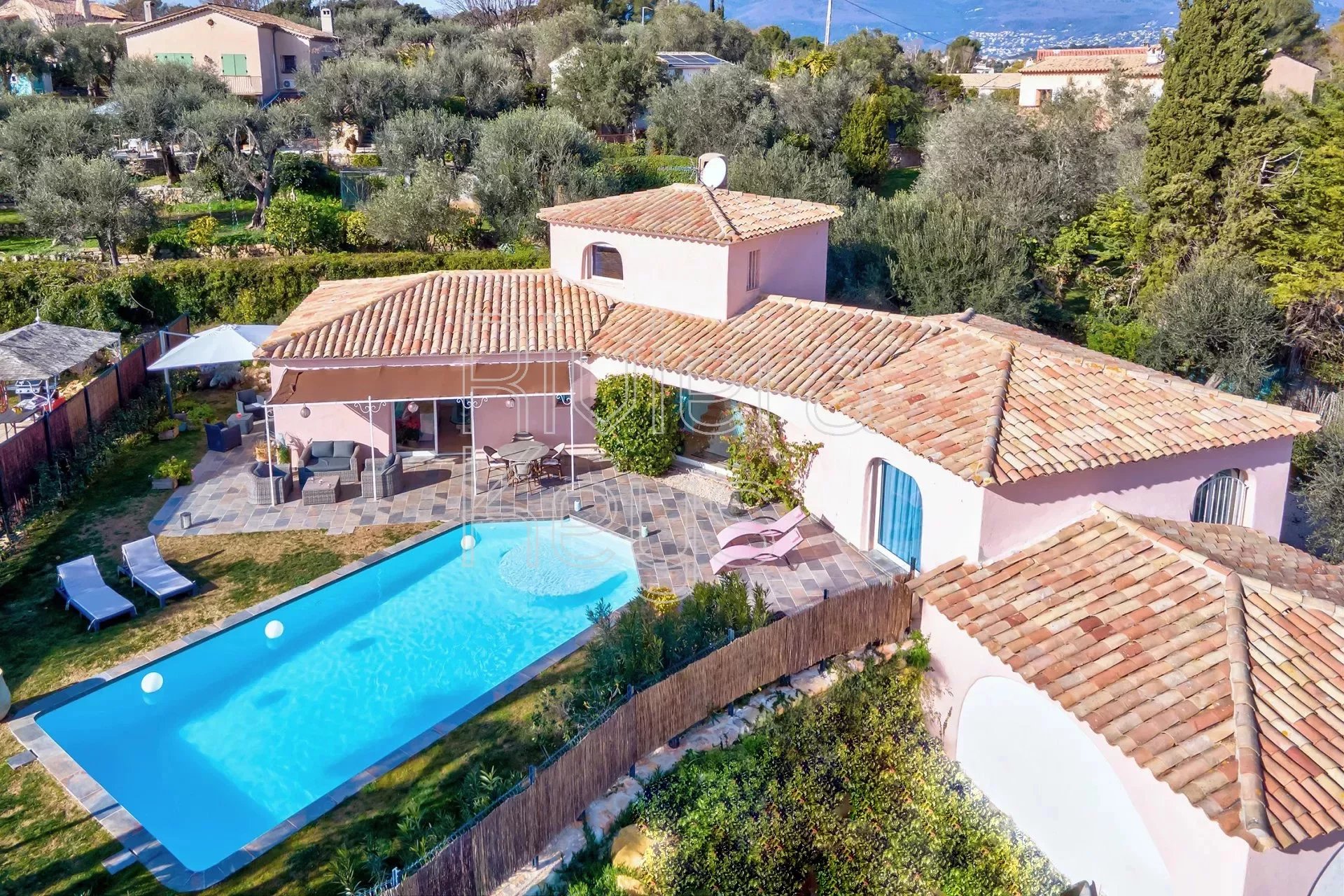 Maison 5 pièces - 168m² - VALBONNE