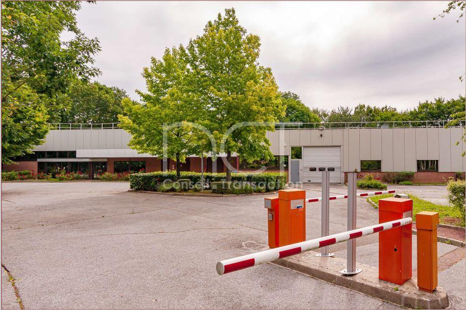 Local industriel  - 2 300m² - TRAPPES