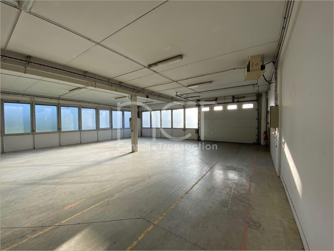 Local industriel  - 819m² - GENNEVILLIERS