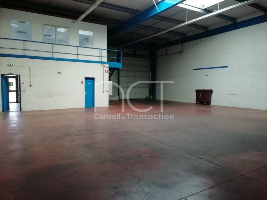 Local industriel  - 322m² - NOISIEL