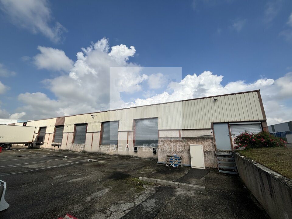 Local industriel  - 1 298m² - CORBAS