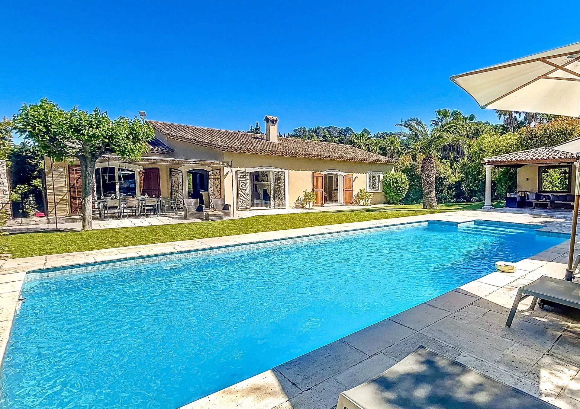 Maison 8 pièces - 300m² - MOUGINS