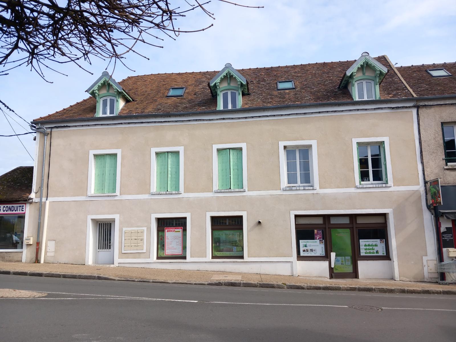 Local Professionnel  - 160m² - ST MAMMES