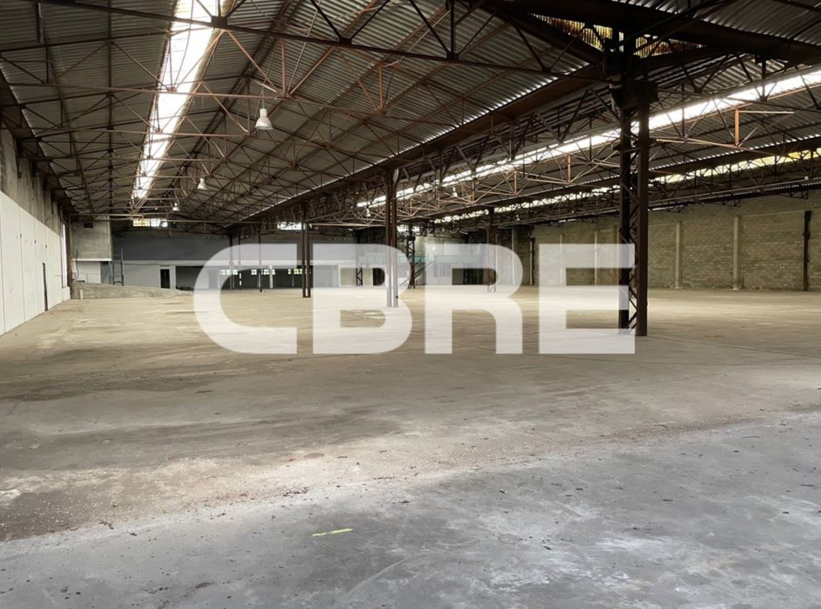 Local industriel  - 3 289m²