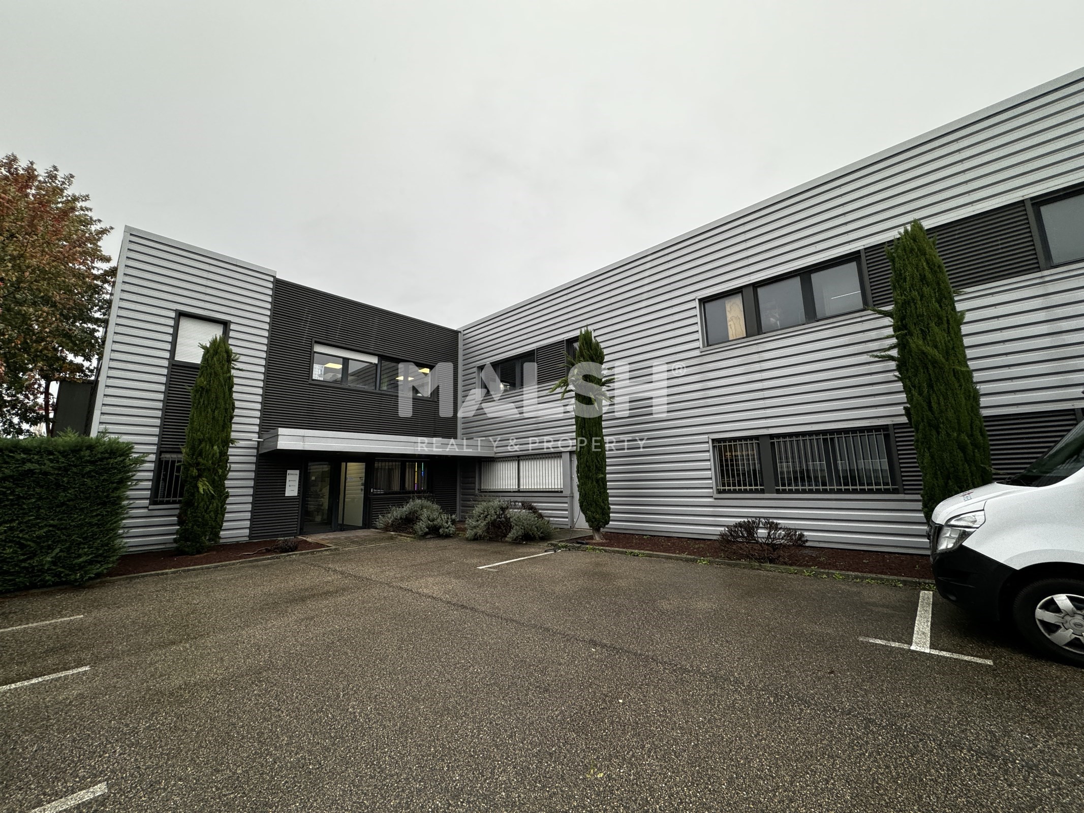 Local industriel  - 1 557m²