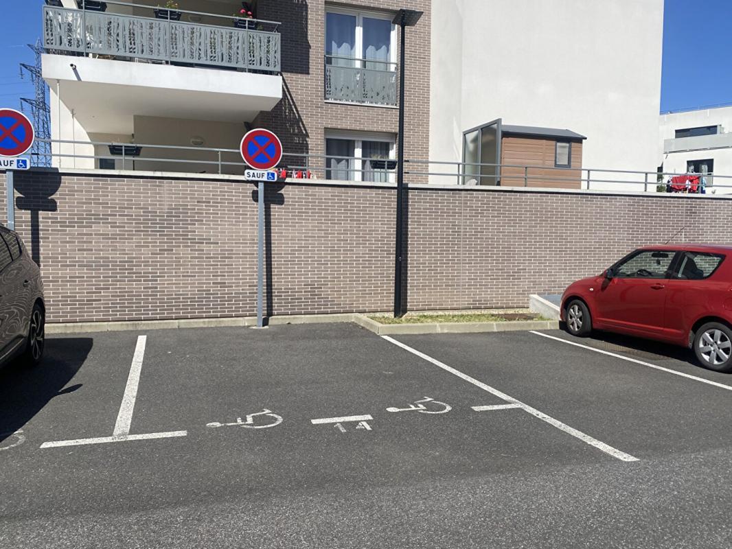 Parking  - GOMMONVILLIERS