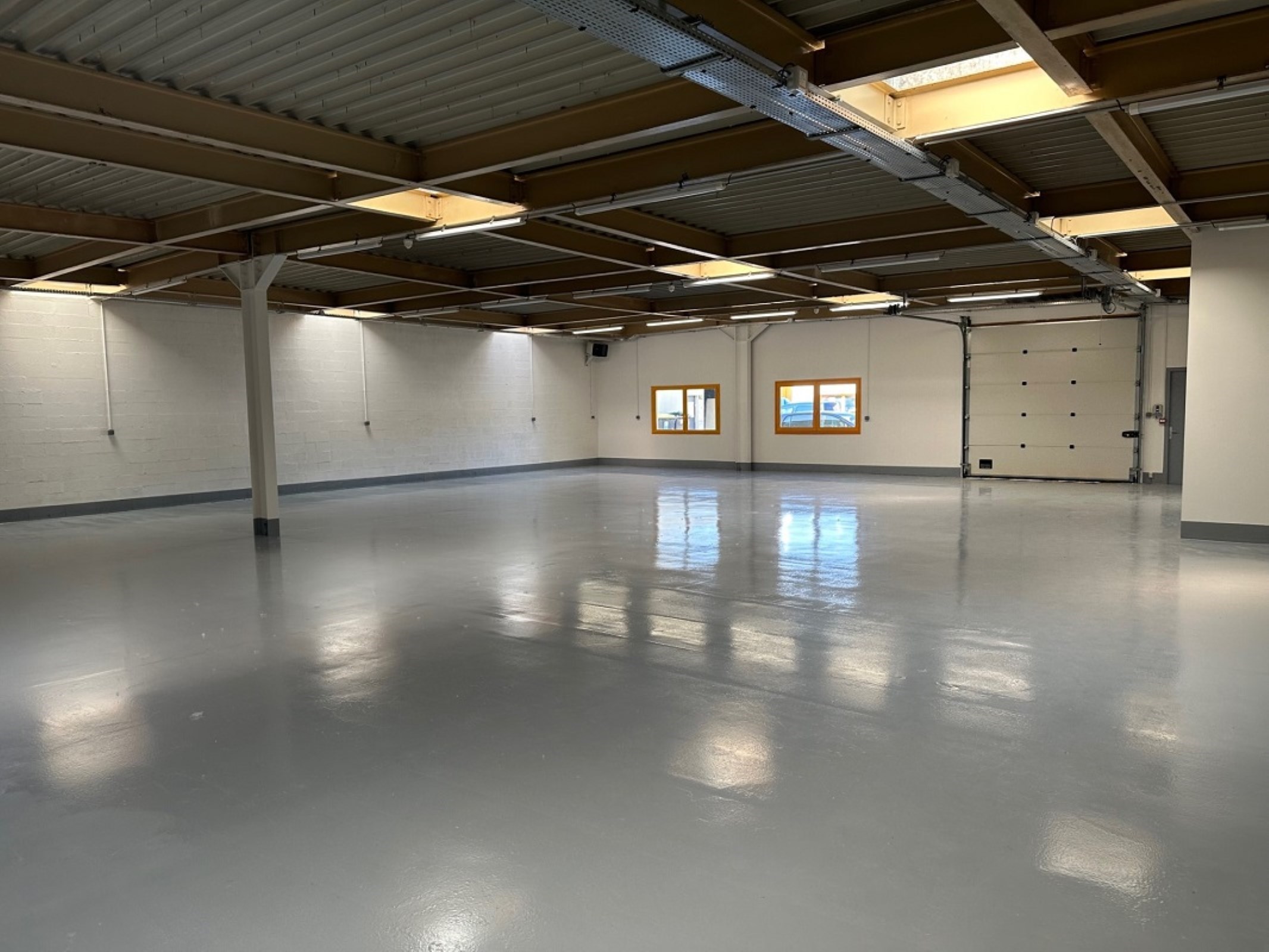 Local industriel  - 1 055m²