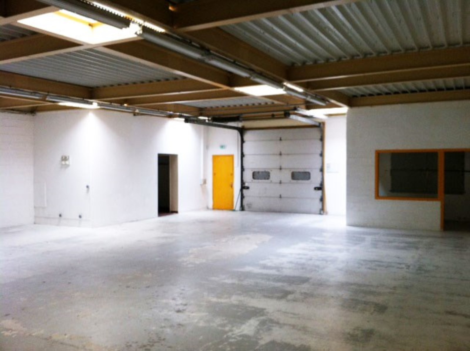 Local industriel  - 1 526m²