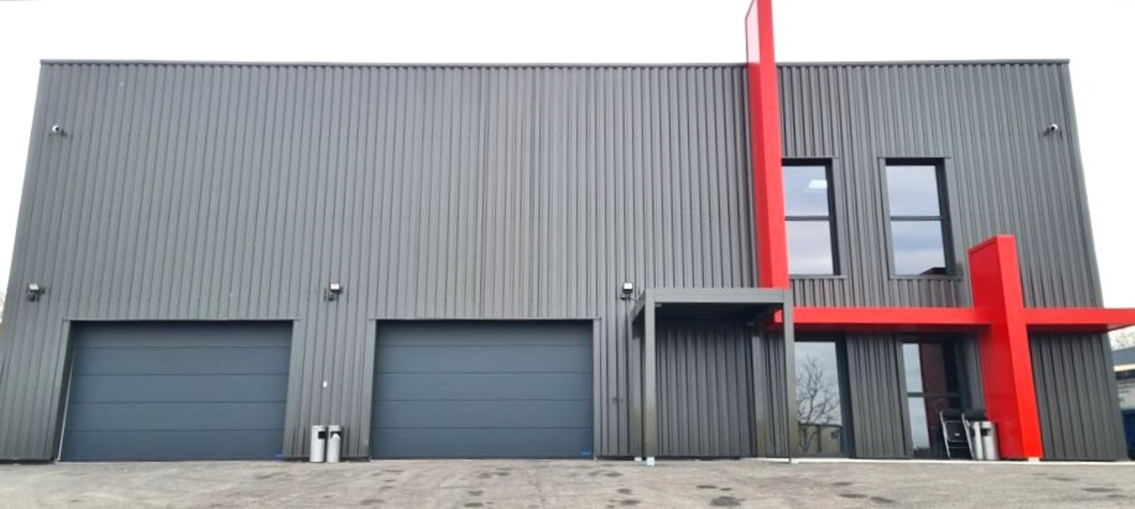 Local industriel  - 1 260m²