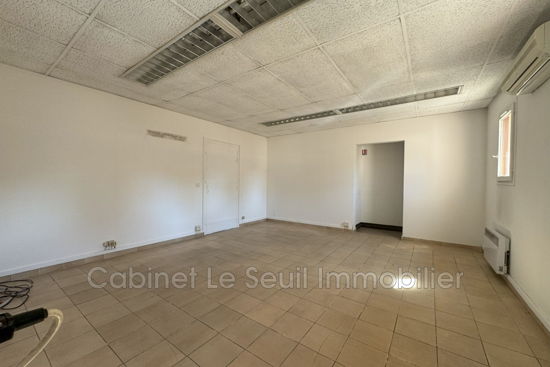 Local Professionnel  - 50m² - APT