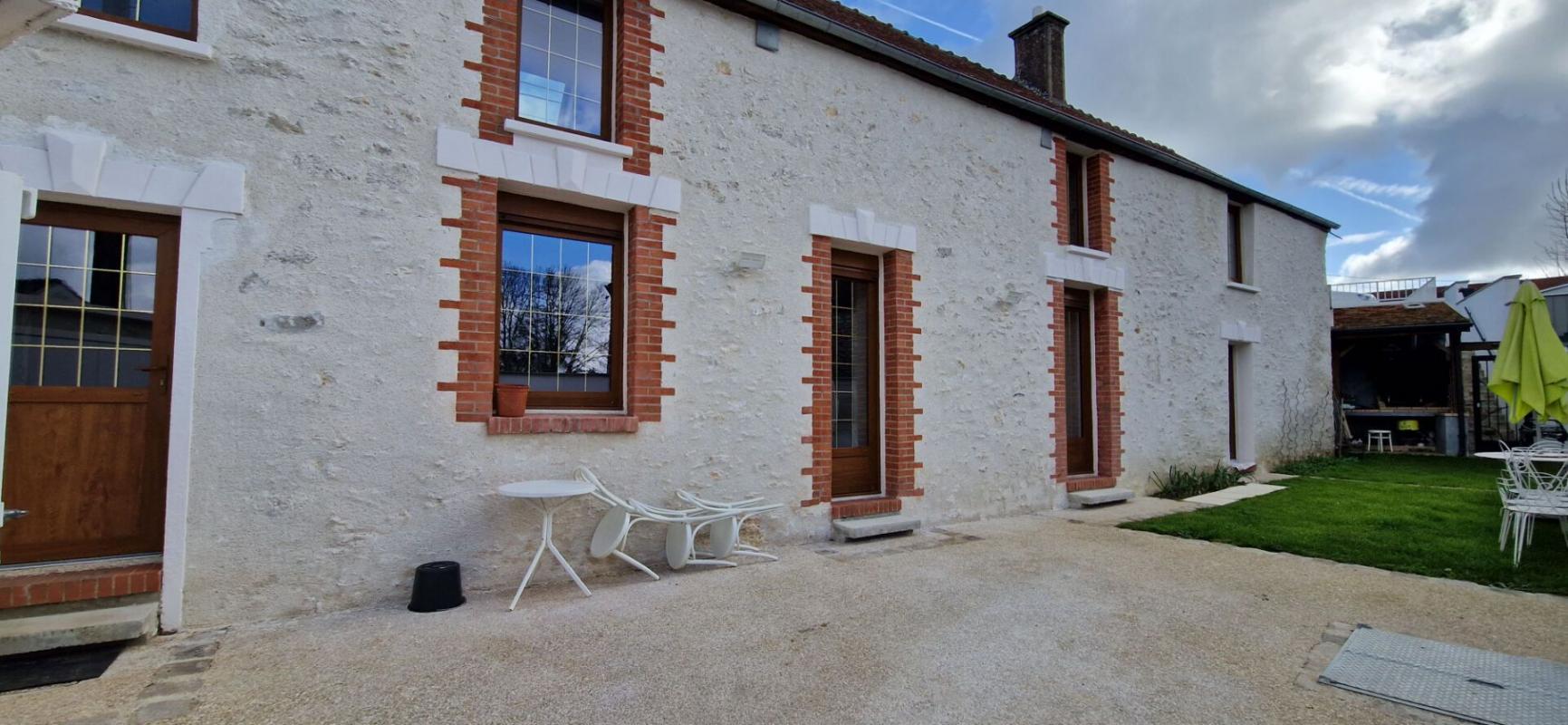 Maison 4 pièces - 152m² - LA FERTE GAUCHER