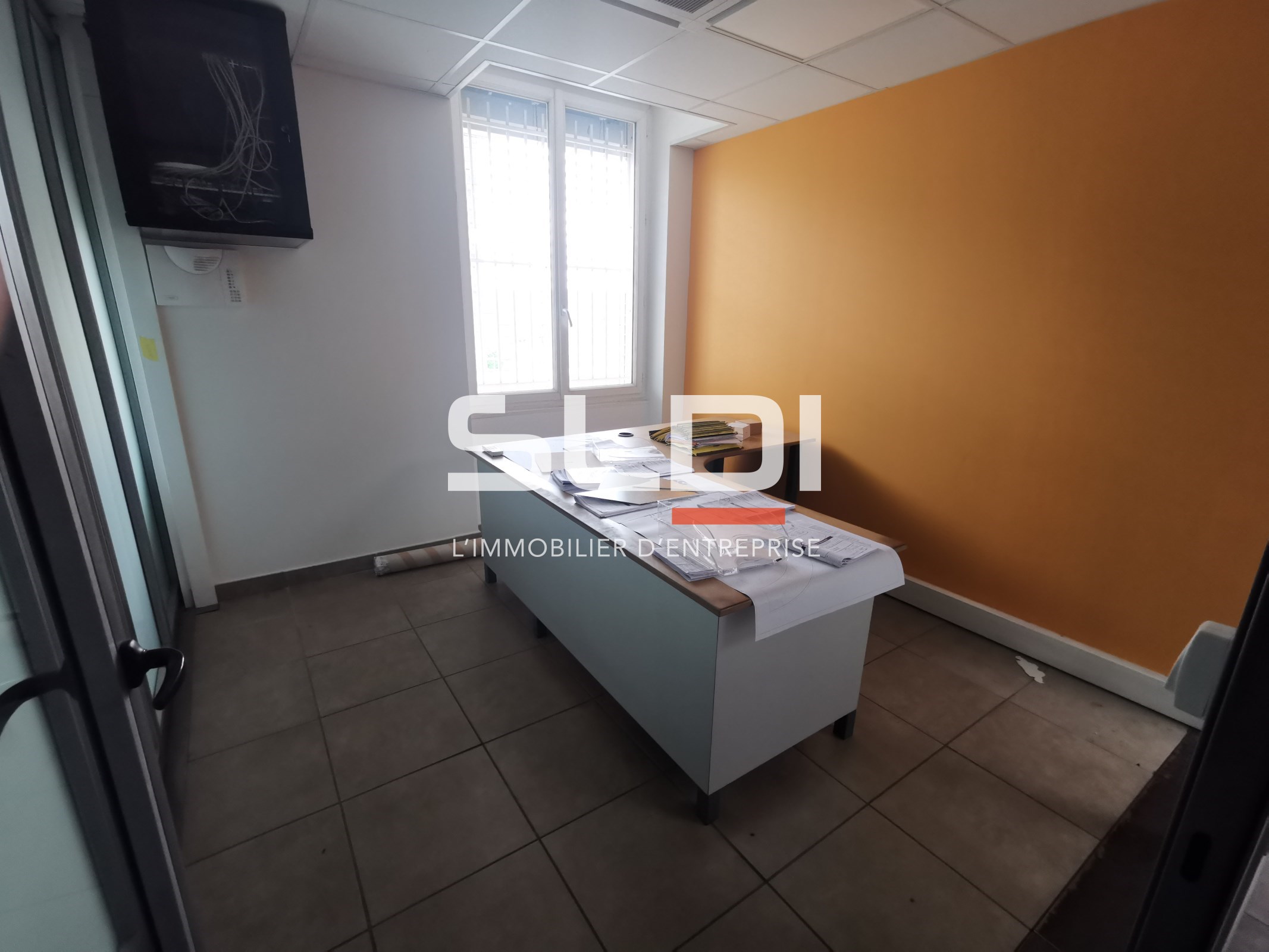 Local Professionnel  - 170m² - BOURGOIN JALLIEU