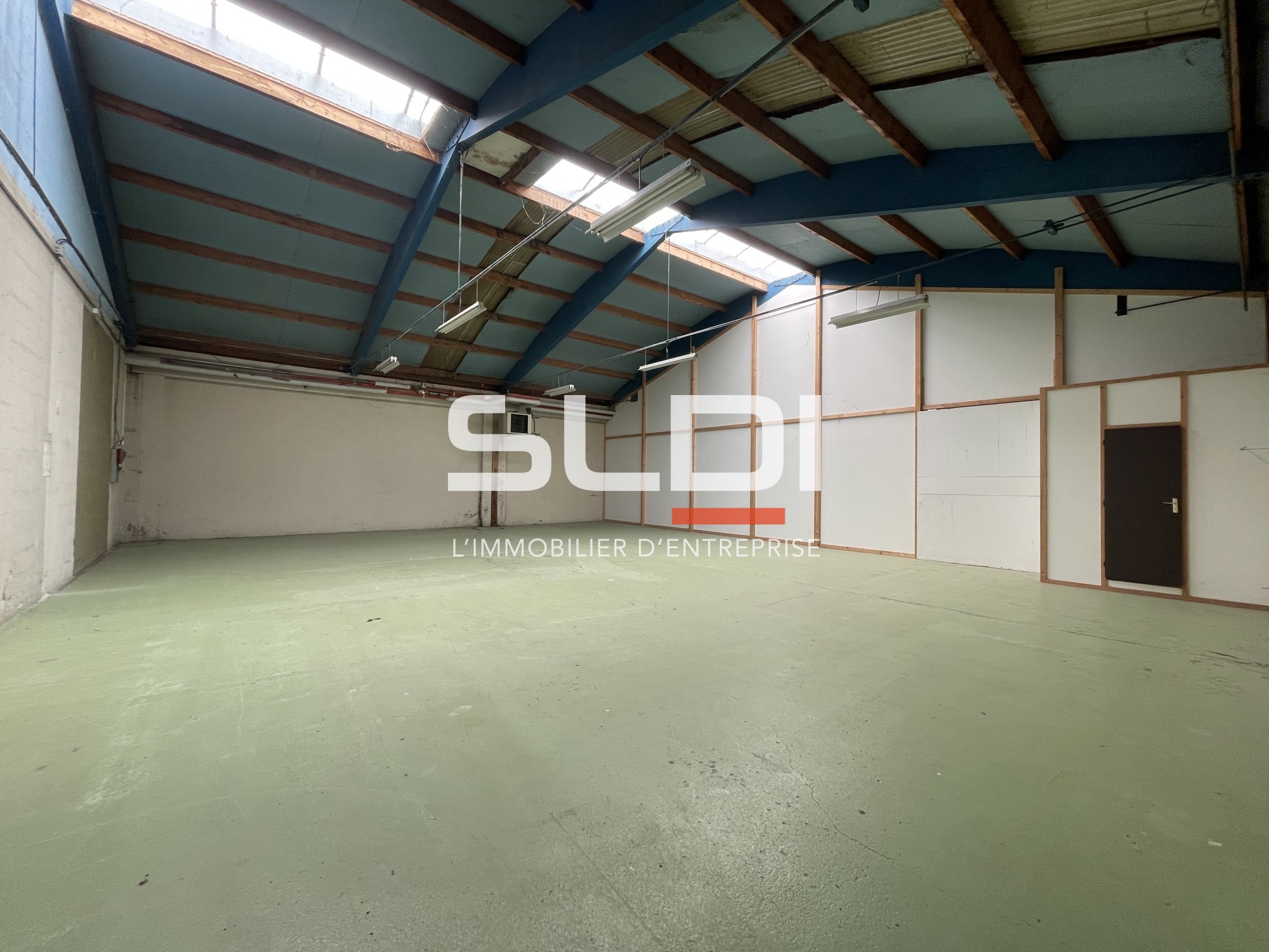 Local industriel  - 497m² - DECINES CHARPIEU