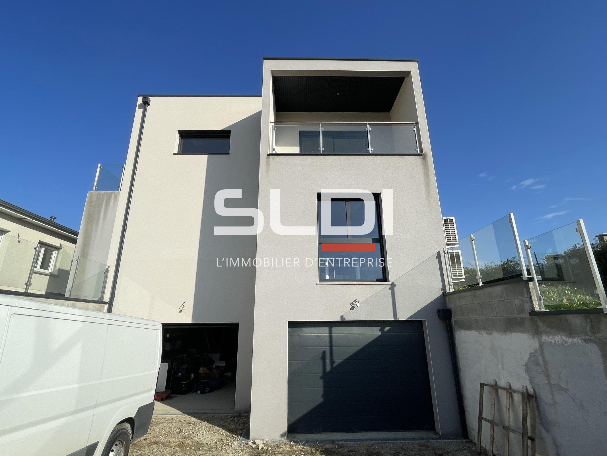 Local Professionnel  - 382m² - CHATEAU GAILLARD