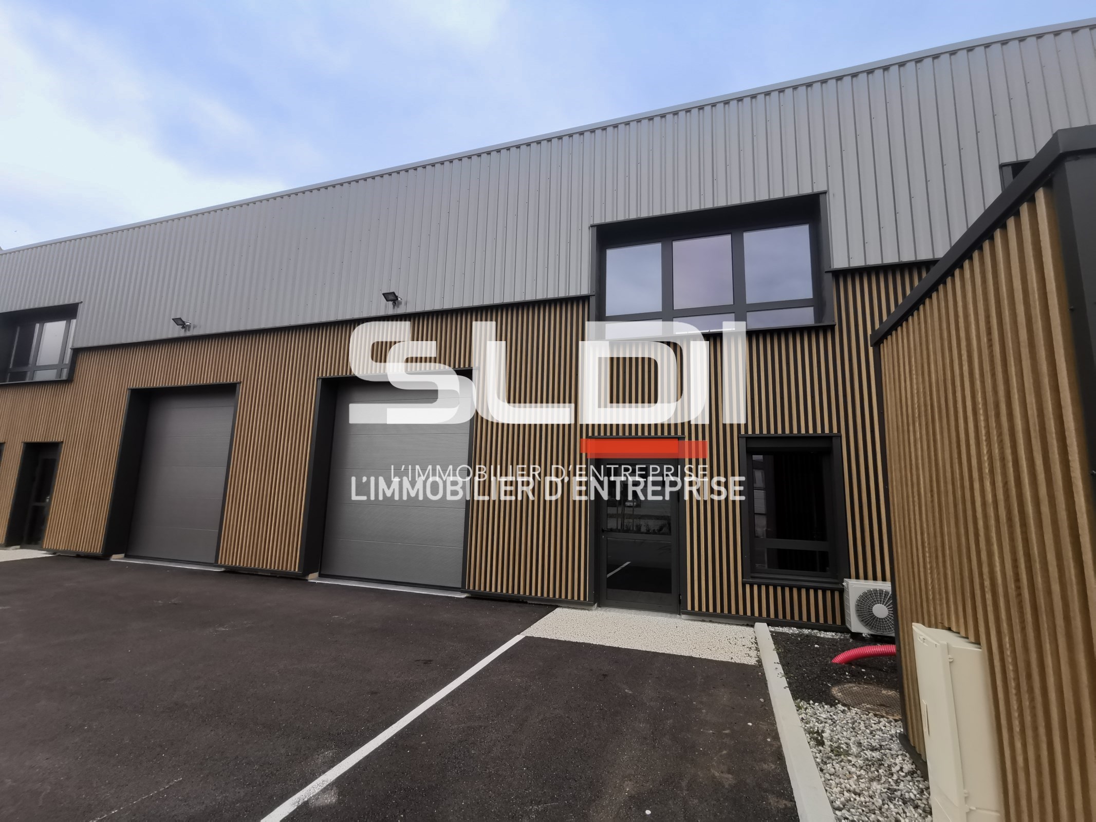 Local industriel  - 1 356m² - BOURGOIN JALLIEU