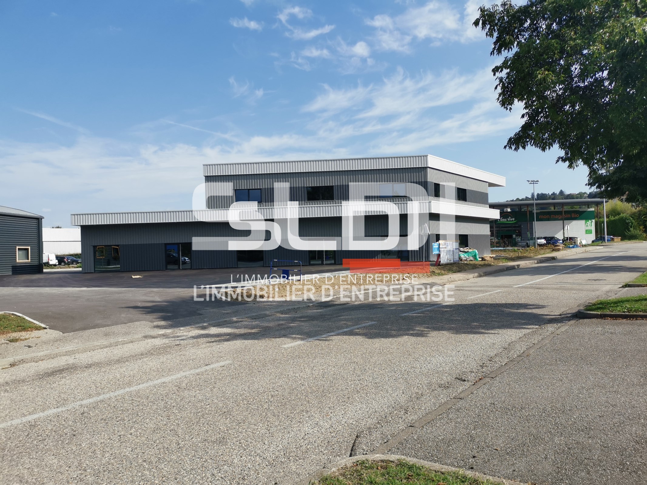 Local Professionnel  - 308m² - BOURGOIN JALLIEU