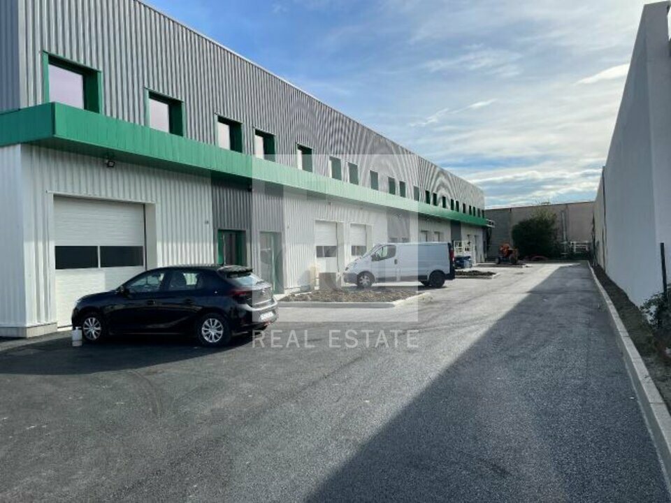 Local industriel  - 616m² - MIONS